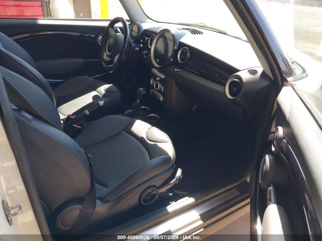 2009 MINI COOPER S WMWMF73589TW84224 Photo 4