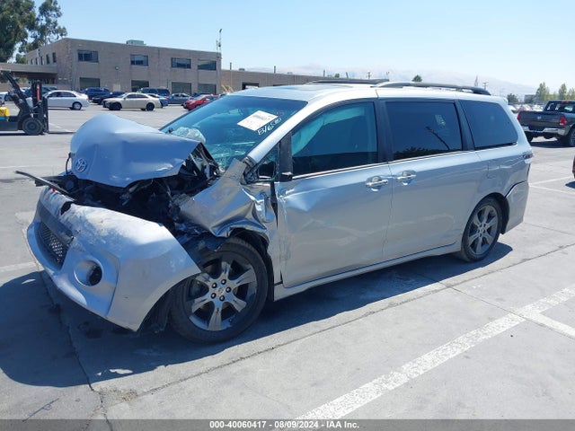 5TDXK3DC1FS563496 Toyota Sienna Se Premium 8 Passenger