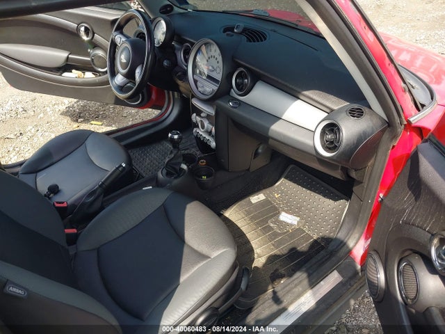 2010 MINI COOPER CLUBMAN WMWML3C50ATX51131 Photo 4
