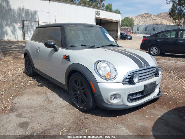2011 MINI COOPER WMWSU3C59BT097011 Photo 0