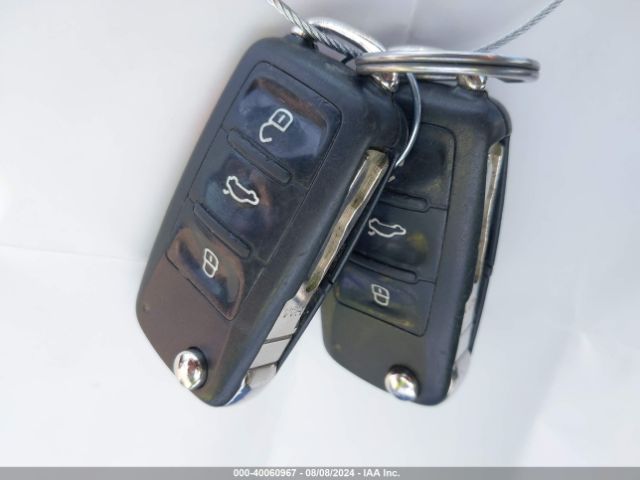 1VWAT7A33EC057499 Volkswagen Passat 1.8t Wolfsburg Edition