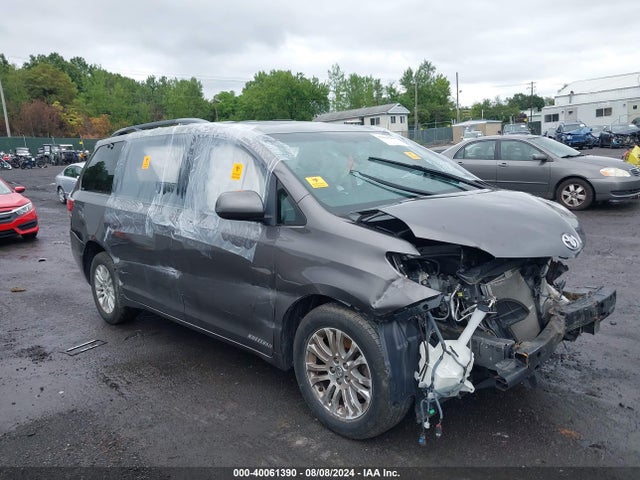 Toyota Sienna Xle 8 Passenger 2017 5TDYZ3DCXHS815474 main image
