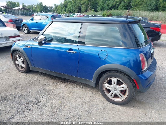 2006 MINI COOPER WMWRC33586TK16920 Photo 2