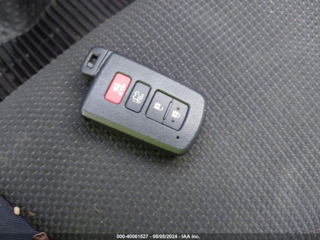JTMRFREV7JD252238 Toyota Rav4 Xle