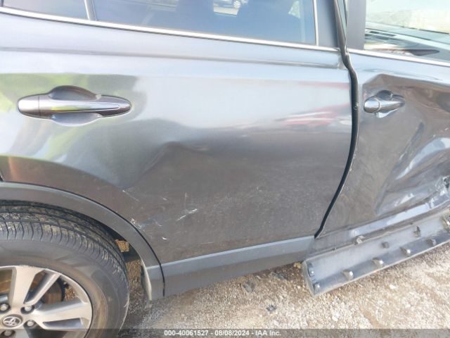JTMRFREV7JD252238 Toyota Rav4 Xle