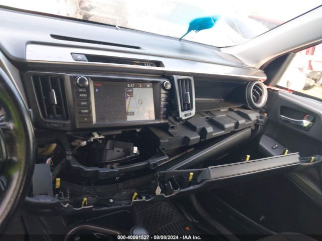 JTMRFREV7JD252238 Toyota Rav4 Xle