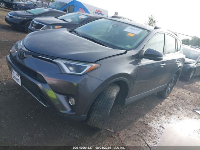 JTMRFREV7JD252238 Toyota Rav4 Xle