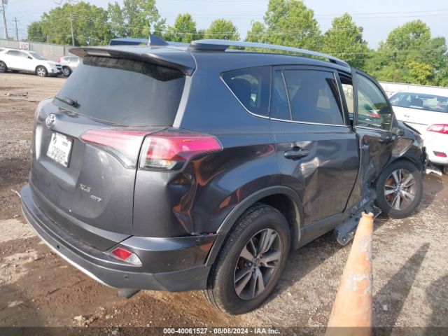 JTMRFREV7JD252238 Toyota Rav4 Xle
