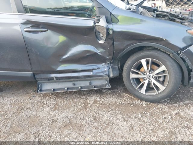 JTMRFREV7JD252238 Toyota Rav4 Xle