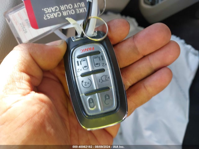 2C4RC1CG1PR551812 Chrysler Voyager Lx