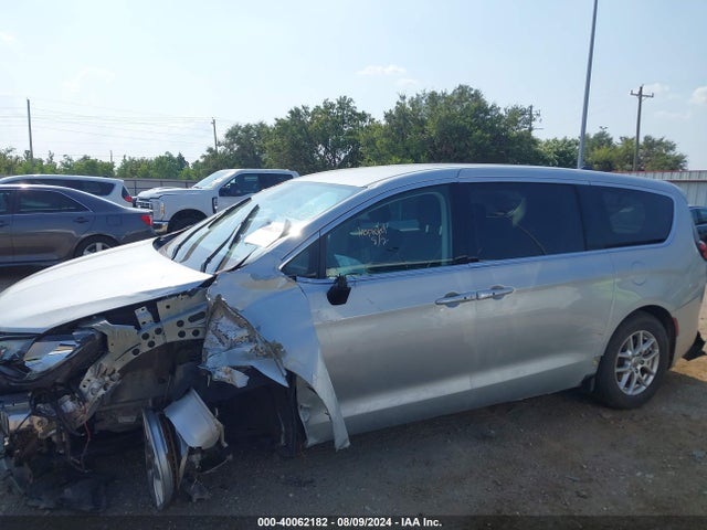 2C4RC1CG1PR551812 Chrysler Voyager Lx