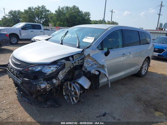 2C4RC1CG1PR551812 Chrysler Voyager Lx