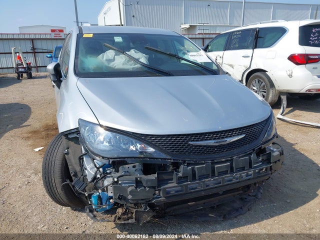 2C4RC1CG1PR551812 Chrysler Voyager Lx