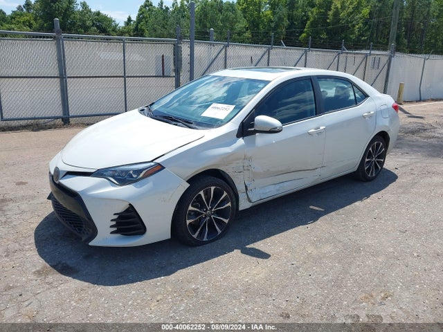 Toyota COROLLA SE 2018 5YFBURHE1JP850907 Image 2