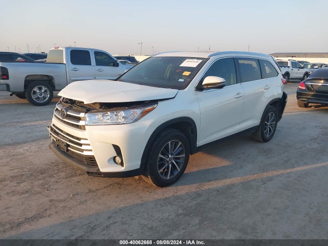 Toyota Highlander Xle 2019 5TDKZRFH1KS574591 Image 2