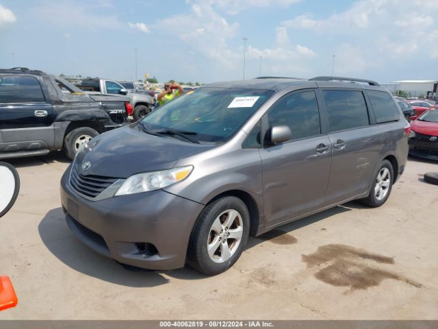 5TDKZ3DC9HS853087 Toyota Sienna Le 8 Passenger