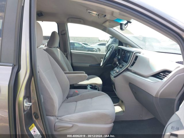 5TDKZ3DC9HS853087 Toyota Sienna Le 8 Passenger
