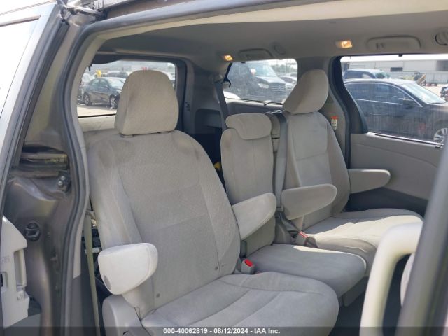 5TDKZ3DC9HS853087 Toyota Sienna Le 8 Passenger