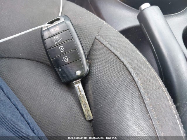 KIA Soul 2016 KNDJN2A21G7301427 Image 11