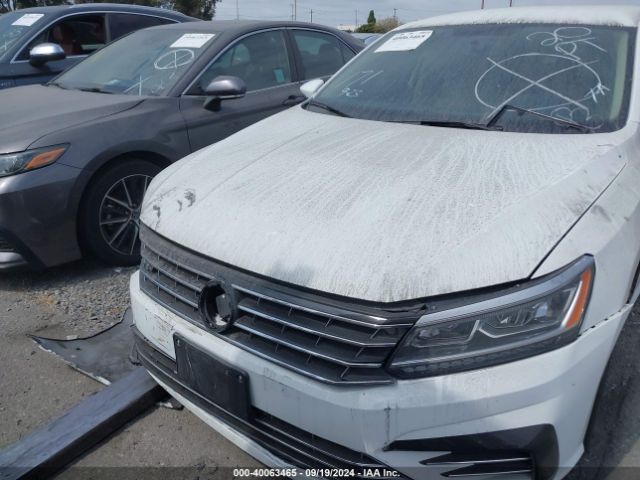 1VWDT7A3XHC083387 Volkswagen Passat 1.8t R-line