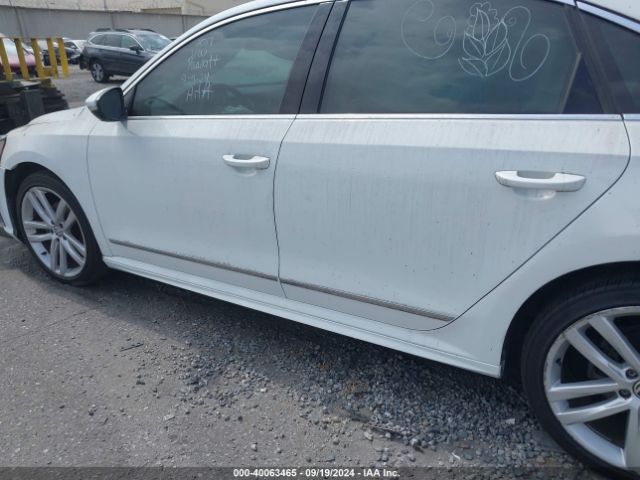 1VWDT7A3XHC083387 Volkswagen Passat 1.8t R-line