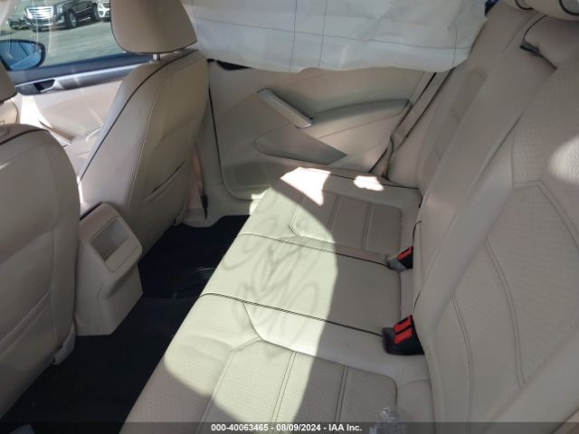 1VWDT7A3XHC083387 Volkswagen Passat 1.8t R-line