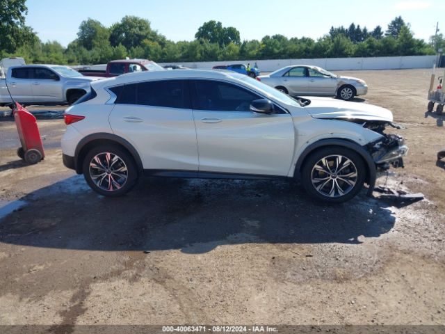 SJKCH5CR2HA029368 Infiniti Qx30 Premium