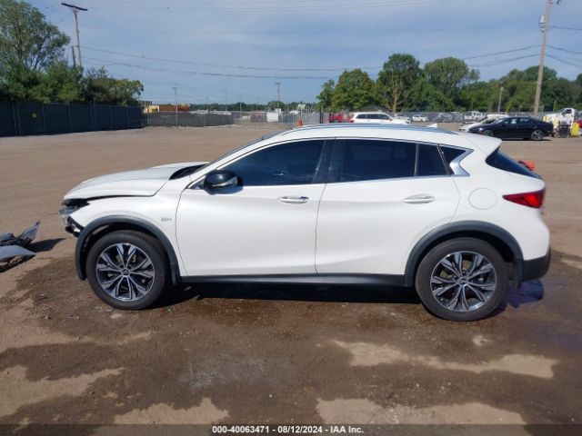 SJKCH5CR2HA029368 Infiniti Qx30 Premium