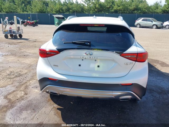 SJKCH5CR2HA029368 Infiniti Qx30 Premium