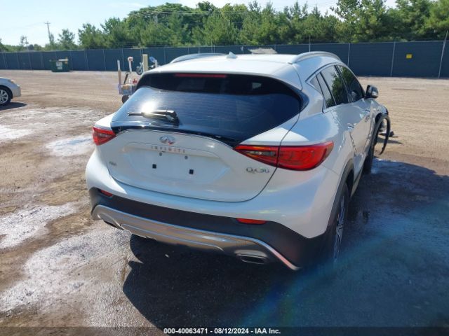 SJKCH5CR2HA029368 Infiniti Qx30 Premium