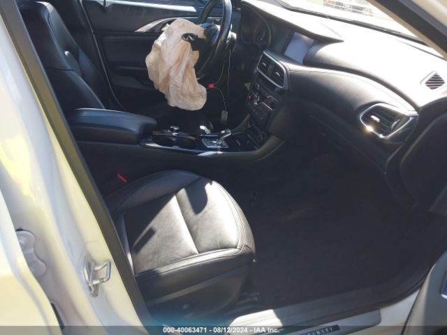 SJKCH5CR2HA029368 Infiniti Qx30 Premium