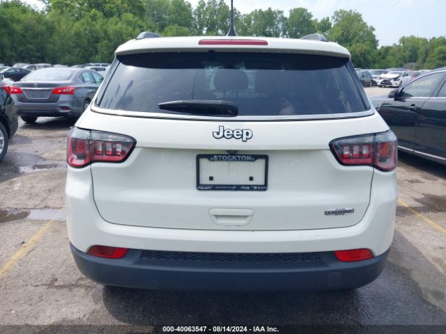 3C4NJCBB3JT460972 Jeep Compass Sun And Wheel Fwd