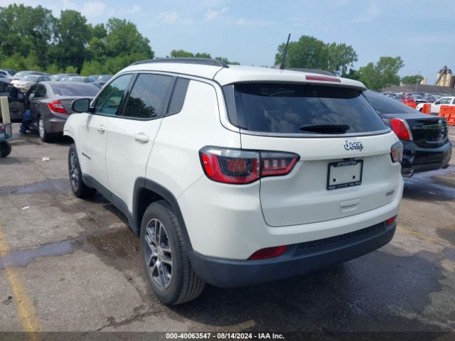 3C4NJCBB3JT460972 Jeep Compass Sun And Wheel Fwd