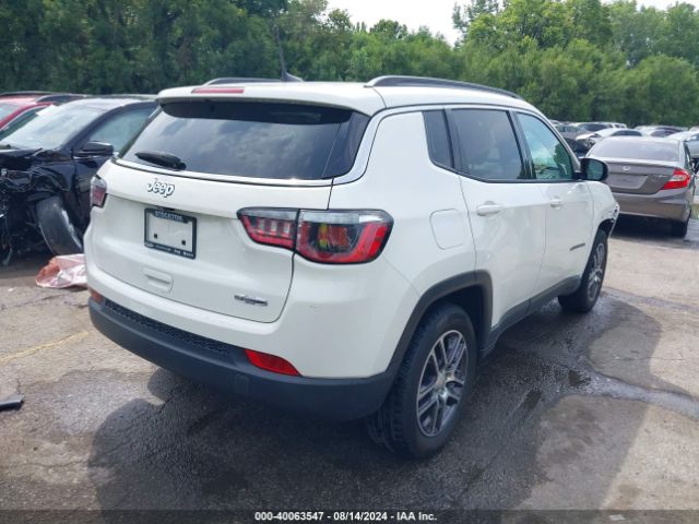 3C4NJCBB3JT460972 Jeep Compass Sun And Wheel Fwd