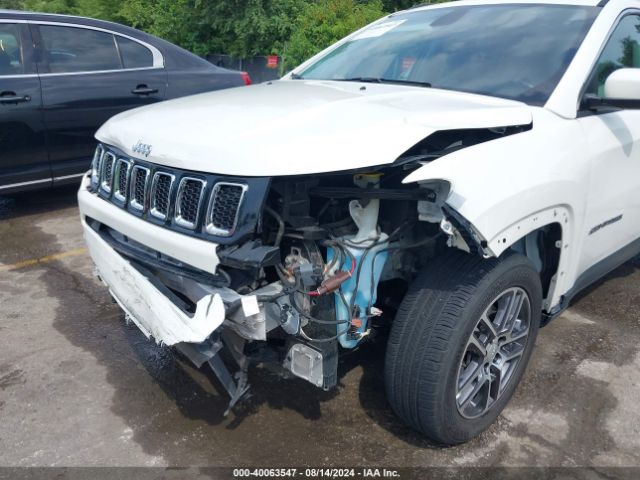 3C4NJCBB3JT460972 Jeep Compass Sun And Wheel Fwd