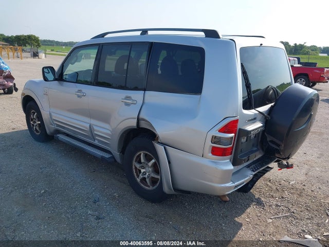 2002 MITSUBISHI MONTERO JA4MW51R02J064332 Photo 2