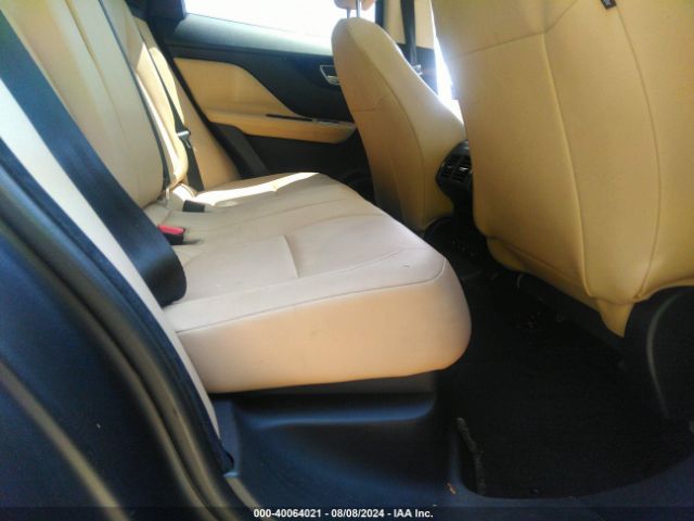SADCJ2BN5HA095194 Jaguar F-pace 20d Premium