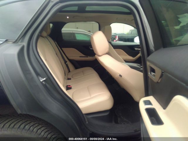 SADCJ2FX5JA258427 Jaguar F-pace 25t Premium