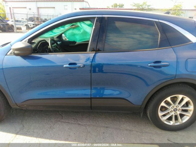 1FMCU9G67NUB70545 Ford ESCAPE SE