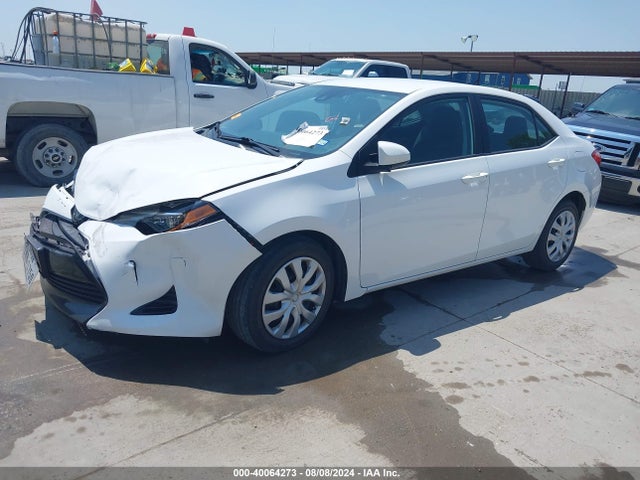 Toyota COROLLA LE 2018 2T1BURHE3JC086624 Image 2
