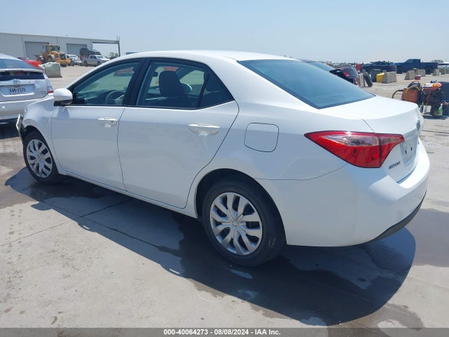 Toyota COROLLA LE 2018 2T1BURHE3JC086624 Image 3