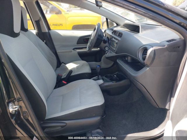 JTDKDTB3XE1073075 Toyota Prius C One