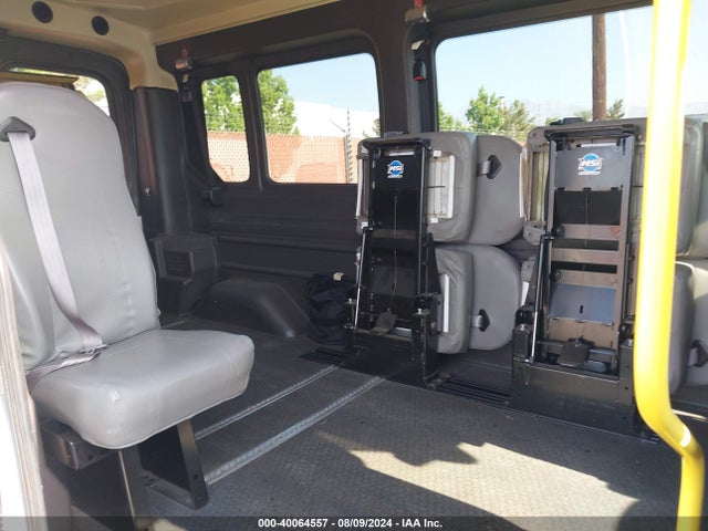 Ford Transit-150 2016 1FTYE2CM5GKA08401 Image 8
