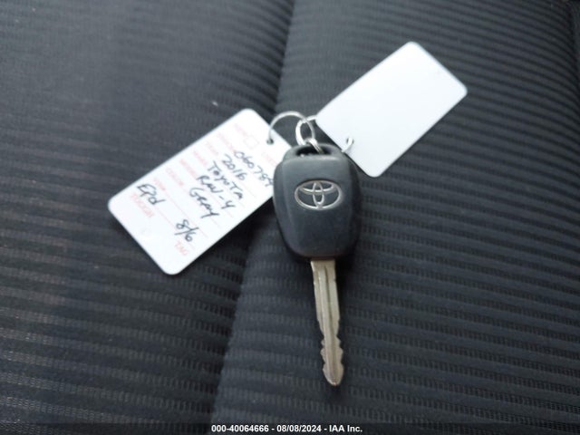 Toyota RAV4 LE 2016 JTMBFREV7GJ067652 Image 11
