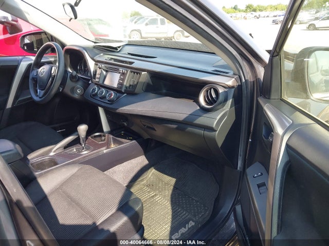 Toyota RAV4 LE 2016 JTMBFREV7GJ067652 Image 5