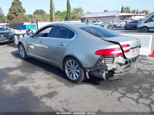 2013 JAGUAR XF SAJWA0ES8DPU06088 Photo 2