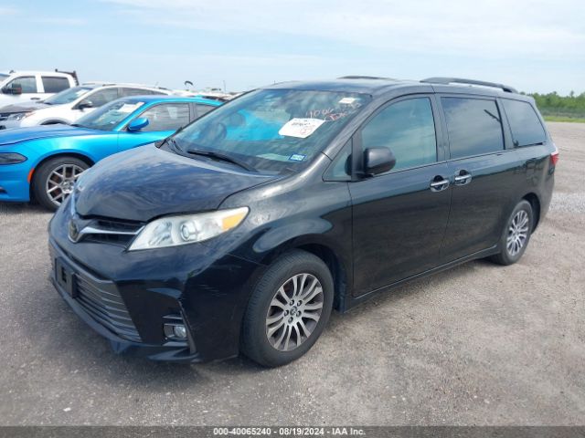 5TDYZ3DC6JS912855 Toyota Sienna Xle 8 Passenger