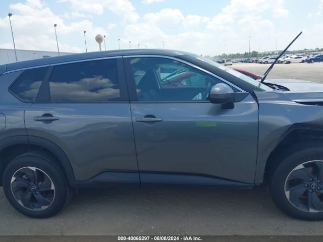 5N1BT3BA8RC715879 Nissan Rogue Sv Fwd