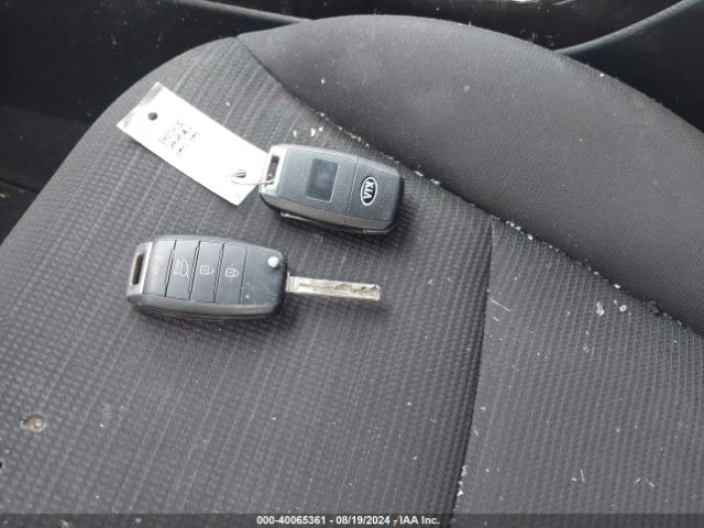 5XYKTCA63EG547303 KIA SORENTO LX