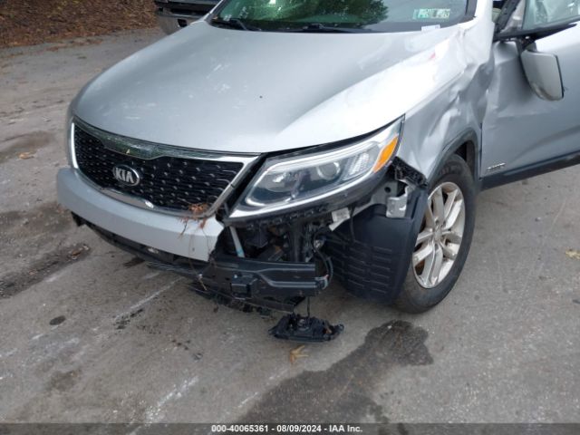 5XYKTCA63EG547303 KIA SORENTO LX